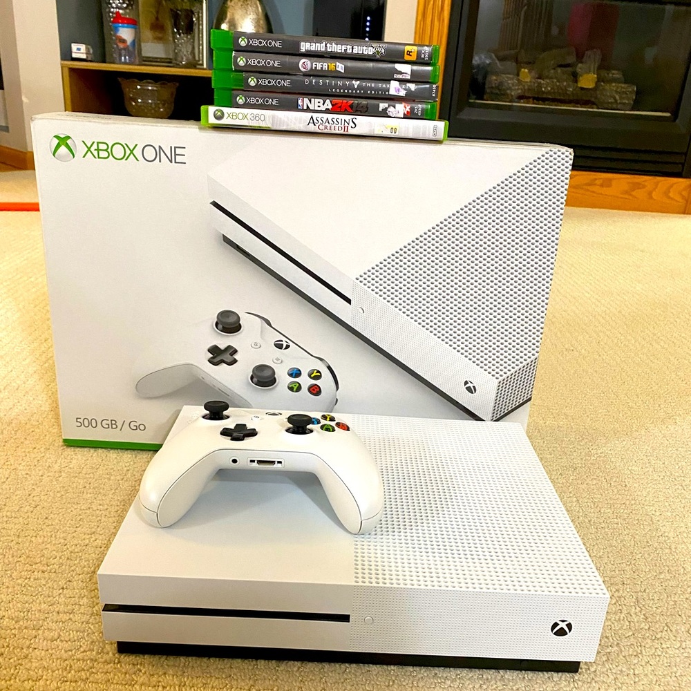 Xbox One S 500 GB + 5 Games